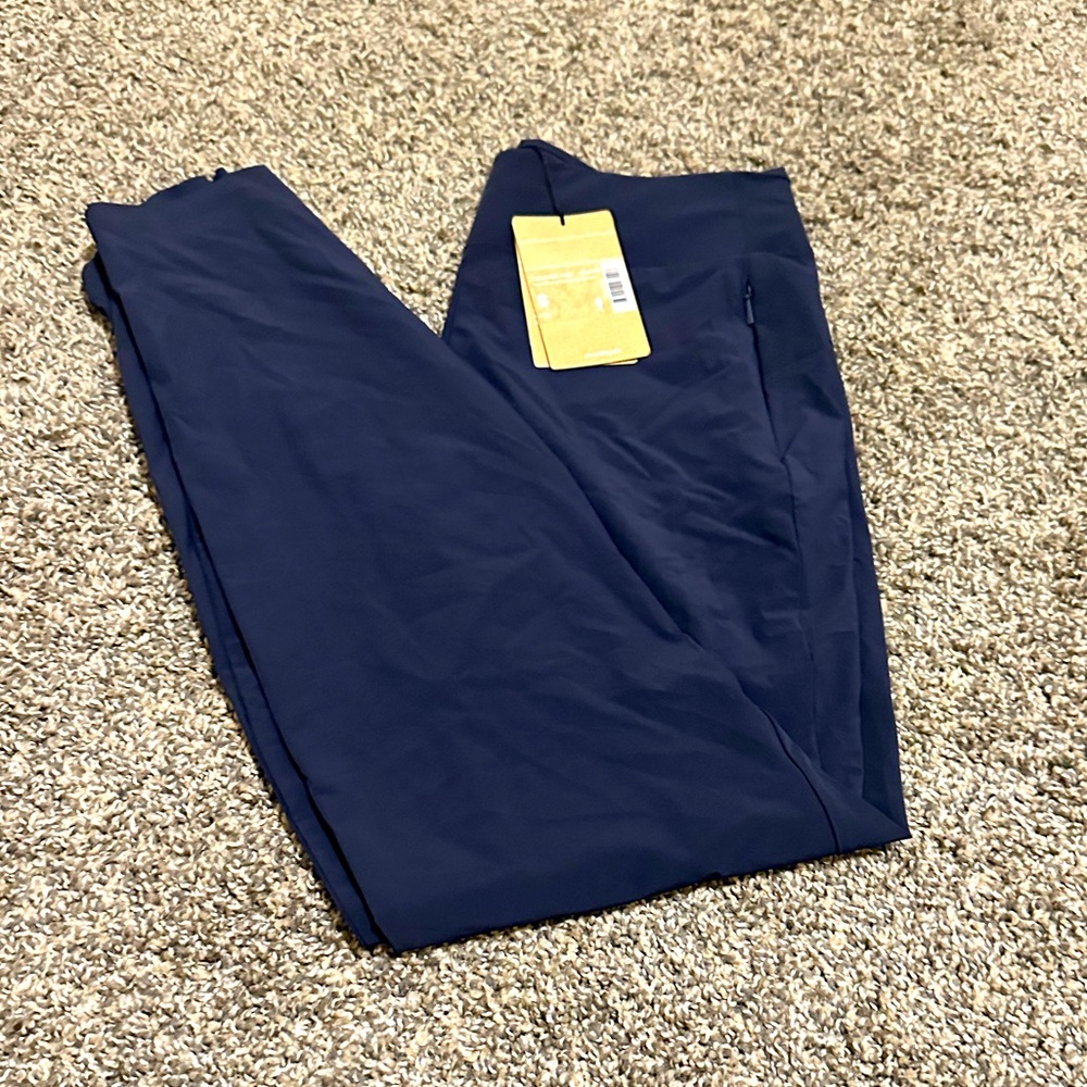 On Running Women’s Navy color Size Small LightWeight Pants New With Tags